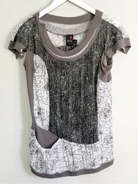 ANAC Women’s Black Gray White Pieced Floral ART TO WEAR Top Pocket Korea Size M